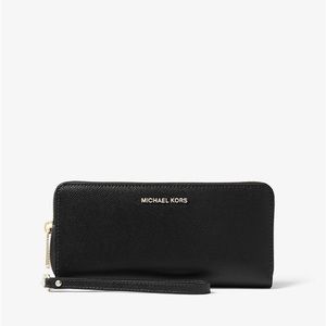 Michael Kors Leather Wristlet in black
